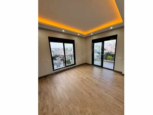 Güvenlikte Ebeveyn Banyolu Sıfır 2+1 Geniş Satılık Daire Muratpaşa Güvenlik Mah