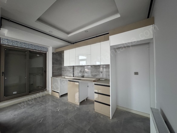 Kızıltoprak Mah. Muratpaşa Satılık Daire |  4+1 Oda | 188M2 11.750.000Tl  Krediye Uygun  | 4. Kat | Doğalgaz(Kombi) | 3 Banyo Resim-4