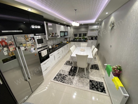 Yıldız Mah. Muratpaşa Satılık Daire |  5+1 Oda | 300M2 10.000.000Tl  Krediye Uygun  | 5. Kat | Doğalgaz(Kombi) | 2 Banyo Resim-3