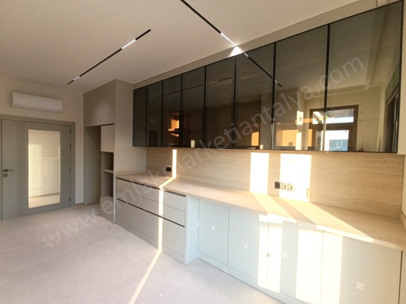 Aydoğmuş Mah. Kepez Satılık Daire |  4+1 Oda | 210M2 8.600.000Tl  Krediye Uygun  | 4. Kat | Klima | 2 Banyo Resim-1