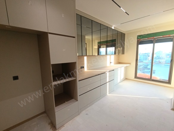 Aydoğmuş Mah. Kepez Satılık Daire |  4+1 Oda | 210M2 8.600.000Tl  Krediye Uygun  | 4. Kat | Klima | 2 Banyo Resim-4