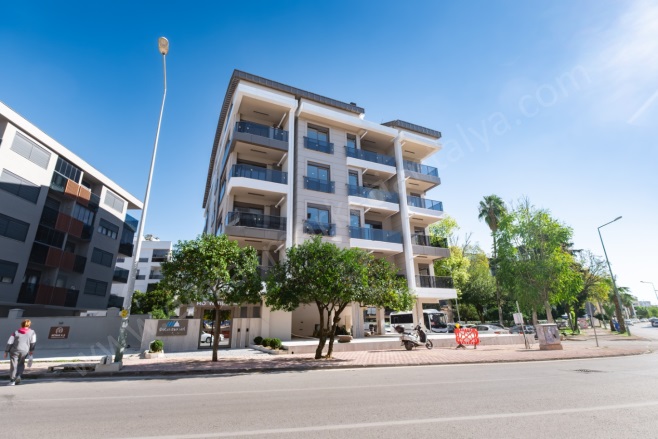 Zerdalilik Mah. Muratpaşa Satılık Daire |  3+1 Oda | 125M2 11.750.000Tl  Krediye Uygun  | 4. Kat | Doğalgaz(Kombi) | 2 Banyo Resim-1