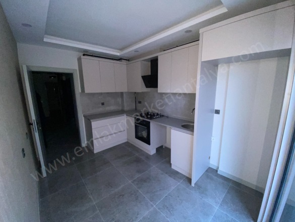 Güvenlik Mah. Muratpaşa Satılık Daire |  3+1 Oda | 180M2 9.500.000Tl  Krediye Uygun  | 3. Kat | Klima | 4 Banyo Resim-3