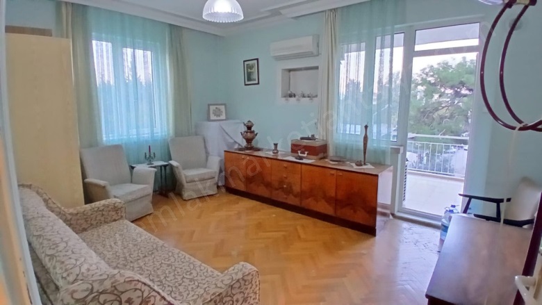 Güvenlik Mah. Muratpaşa Satılık Daire |  3+1 Oda | 145M2 5.250.000Tl  Krediye Uygun  | 3. Kat | Klima | 1 Banyo Resim-3