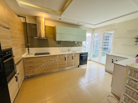 Güzeloluk Mah. Muratpaşa Satılık Daire |  3+1 Oda | 165M2 13.850.000Tl  Krediye Uygun  | 3. Kat | Doğalgaz(Kombi) | 2 Banyo Resim-3