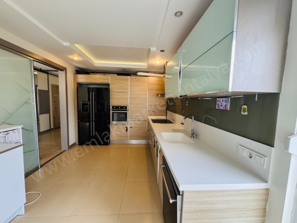 Güzeloluk Mah. Muratpaşa Satılık Daire |  3+1 Oda | 165M2 13.850.000Tl  Krediye Uygun  | 3. Kat | Doğalgaz(Kombi) | 2 Banyo Resim-5