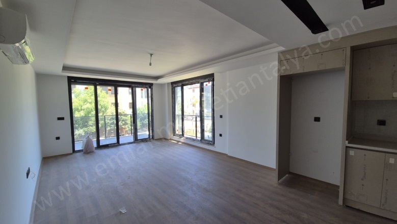 Uncalı Mah. Konyaaltı Satılık Daire |  2+1 Oda | 90M2 12.000.000Tl  Krediye Uygun  | 1. Kat | Doğalgaz(Kombi) | 1 Banyo Resim-3