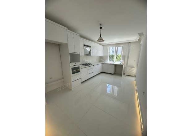 Uncalı Mah. Konyaaltı Satılık Daire |  3+1 Oda | 185M2 13.500.000Tl  Krediye Uygun  | 1. Kat | Doğalgaz(Kombi) | 2 Banyo Resim-3