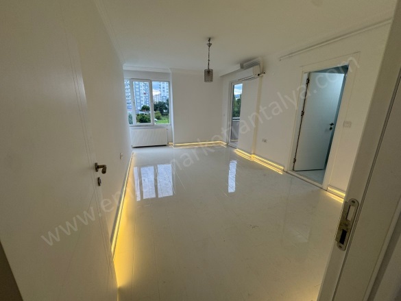 Uncalı Mah. Konyaaltı Satılık Daire |  3+1 Oda | 185M2 13.500.000Tl  Krediye Uygun  | 1. Kat | Doğalgaz(Kombi) | 2 Banyo Resim-5