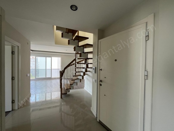 Altınkum Mah. Konyaaltı Satılık Daire |  3+1 Oda | 145M2 9.800.000Tl  Krediye Uygun  | 5. Kat | Doğalgaz(Kombi) | 2 Banyo Resim-5