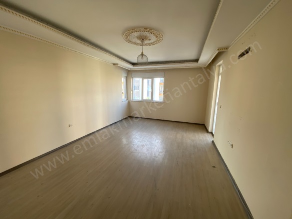 Kızıltoprak Mah. Muratpaşa Kiralık Daire |  3+1 Oda | 150M2 Aylık 35.000Tl | 3. Kat | Klima | 2 Banyo Resim-3