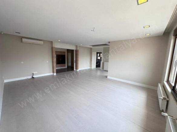 Uluç Mah. Konyaaltı Satılık Daire |  4+1 Oda | 250M2 37.500.000Tl  Krediye Uygun  | 4. Kat | Doğalgaz(Kombi) | 3 Banyo Resim-2