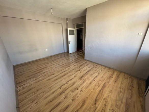 Kızılsaray Mah. Muratpaşa Satılık Daire |  3+1 Oda | 135M2 3.860.000Tl  Krediye Uygun  | 4. Kat | Klima | 1 Banyo Resim-1