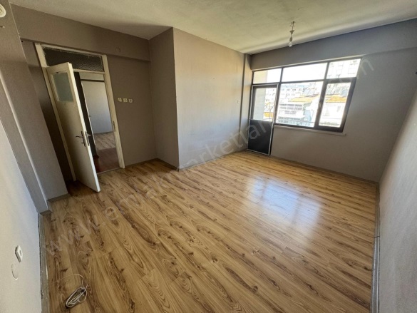 Kızılsaray Mah. Muratpaşa Satılık Daire |  3+1 Oda | 135M2 3.500.000Tl  Krediye Uygun  | 4. Kat | Klima | 1 Banyo Resim-2