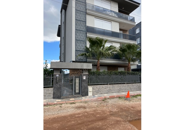 Yalınlı Mah. Döşemealtı Satılık Daire |  2+1 Oda | 150M2 6.000.000Tl  Krediye Uygun  | Bahçe Katı | Klima | 2 Banyo Resim-1