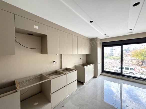 Kızıltoprak Mah. Muratpaşa Satılık Daire |  3+1 Oda | 165M2 7.500.000Tl  Krediye Uygun  | Yüksek Giriş | Doğalgaz(Kombi) | 2 Banyo Resim-2