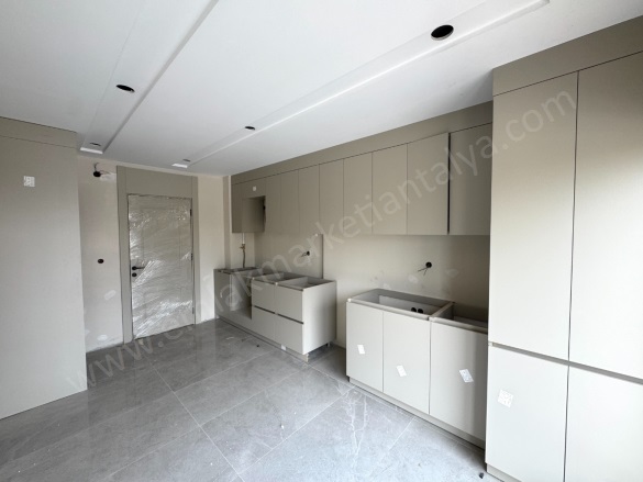 Kızıltoprak Mah. Muratpaşa Satılık Daire |  3+1 Oda | 165M2 7.500.000Tl  Krediye Uygun  | Yüksek Giriş | Doğalgaz(Kombi) | 2 Banyo Resim-3