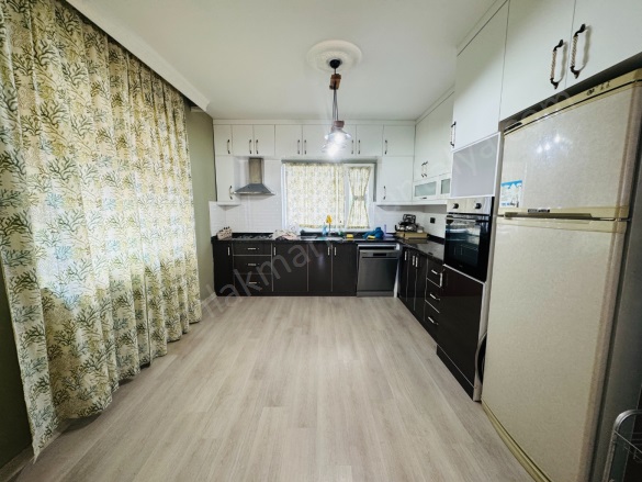Cumhuriyet Mah. Aksu Kiralık Villa |  7+1 Oda | 350M2 Aylık 100.000Tl Eşyalı  | Villa | Klima | 4 Banyo Resim-3