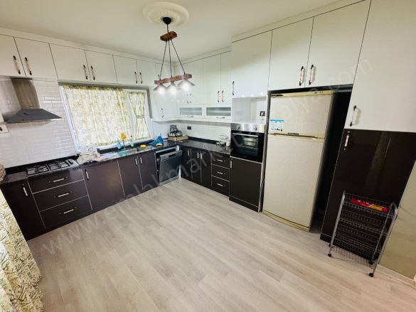 Cumhuriyet Mah. Aksu Kiralık Villa |  7+1 Oda | 350M2 Aylık 100.000Tl Eşyalı  | Villa | Klima | 4 Banyo Resim-4