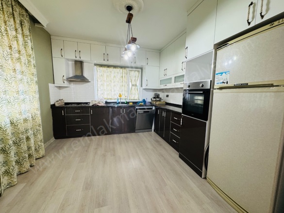 Cumhuriyet Mah. Aksu Kiralık Villa |  7+1 Oda | 350M2 Aylık 100.000Tl Eşyalı  | Villa | Klima | 4 Banyo Resim-5