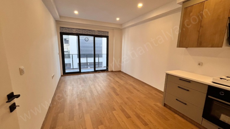 Gençlik Mah. Muratpaşa Satılık Daire |  2+1 Oda | 60M2 6.100.000Tl  Krediye Uygun  | 4. Kat | Klima | 1 Banyo Resim-3