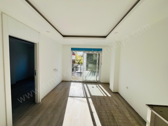 Cumhuriyet Mah. Muratpaşa Satılık Daire |  1+1 Oda | 60M2 3.999.000Tl  Krediye Uygun  | 2. Kat | Doğalgaz(Kombi) | 1 Banyo Resim-3