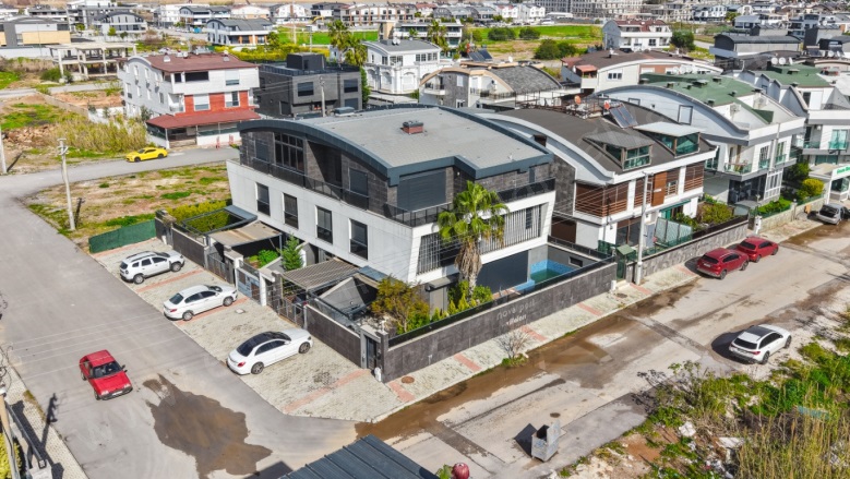 Güzeloba Mah. Muratpaşa Satılık Villa |  3+1 Oda | 180M2 14.450.000Tl  Krediye Uygun  Eşyalı  | Villa | Doğalgaz(Kombi) | 4 Banyo Resim-2