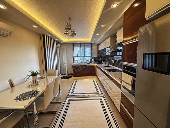 Yenigün Mah. Muratpaşa Satılık Daire |  3+1 Oda | 180M2 15.250.000Tl  Krediye Uygun  | 8. Kat | Doğalgaz(Kombi) | 2 Banyo Resim-4