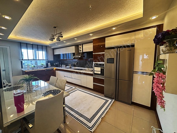 Yenigün Mah. Muratpaşa Satılık Daire |  3+1 Oda | 180M2 15.250.000Tl  Krediye Uygun  | 8. Kat | Doğalgaz(Kombi) | 2 Banyo Resim-5