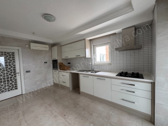 Yenigün Mah. Muratpaşa Satılık Daire |  3+1 Oda | 168M2 11.500.000Tl  Krediye Uygun  | 5. Kat | Doğalgaz(Kombi) | 2 Banyo Resim-3