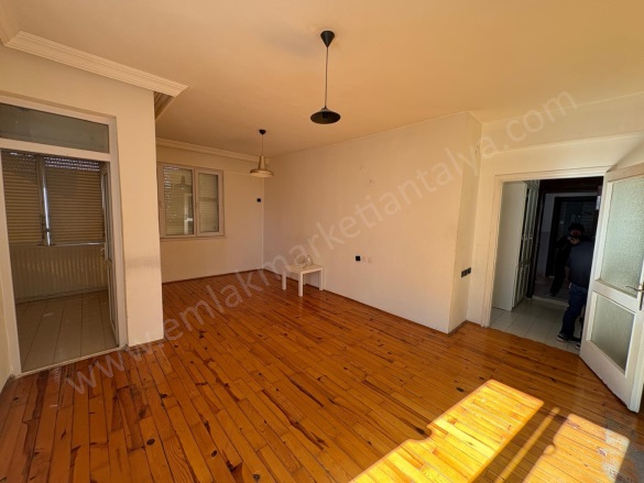 Etiler Mah. Muratpaşa Kiralık Daire |  3+1 Oda | 130M2 Aylık 21.000Tl | 4. Kat | Klima | 1 Banyo Resim-3