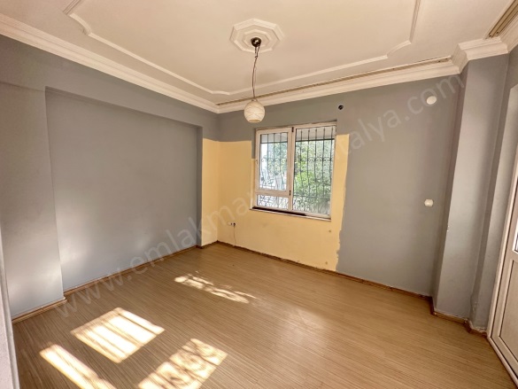 Kızıltoprak Mah. Muratpaşa Satılık Daire |  1+1 Oda | 70M2 3.600.000Tl  Krediye Uygun  | Yüksek Giriş | Klima | 1 Banyo Resim-1