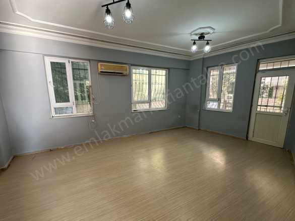 Nadire Konuk Yakını Çok Geniş Ayrı Mutfaklı 1+1 Satılık Daire Muratpaşa Kızıltoprak Mah