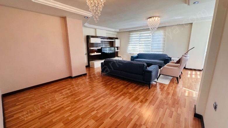 Bahçelievler Mah. Muratpaşa Satılık Daire |  4+1 Oda | 240M2 12.950.000Tl  Krediye Uygun  | 5. Kat | Doğalgaz(Kombi) | 2 Banyo Resim-3