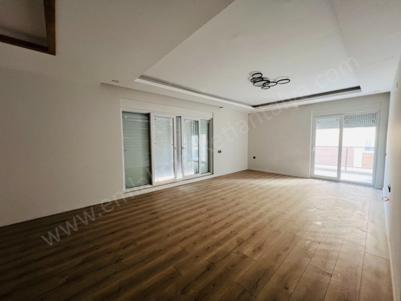 Meydankavağı Mah. Muratpaşa Kiralık Daire |  3+1 Oda | 155M2 Aylık 70.000Tl | 4. Kat | Doğalgaz(Kombi) | 2 Banyo Resim-4