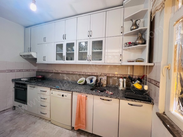 Dutlubahçe Mah. Muratpaşa Satılık Daire |  3+1 Oda | 135M2 4.250.000Tl  Krediye Uygun  | 2. Kat | Klima | 1 Banyo Resim-4