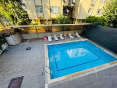 MEYDANKAVAĞINDA HAVUZLU SİTEDE KATTA LÜKS 2+1