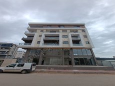 TRAMVAYIN DİBİNDE , LÜKS , KATTA , ASANSÖRLÜ 1+1 KİRALIK DAİRE