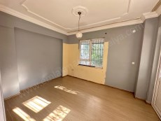 NADİRE KONUK YAKINI ÇOK GENİŞ AYRI MUTFAKLI 1+1