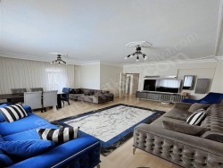 Muratpaşa Güzeloba Mah. Satılık Daire 3+1 165 M2 | 2. Kat | Doğalgaz(Kombi) | 1 Banyo