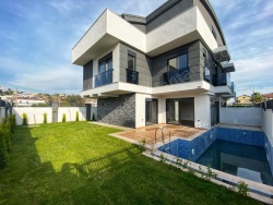 Muratpaşa Güzeloba Mah. Satılık Villa 240 M2 | Villa | Yerden Isıtma | 3 Banyo