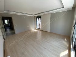 Muratpaşa Kızıltoprak Mah. Satılık Daire 3+1 145 M2 | 3. Kat | Doğalgaz(Kombi) | 1 Banyo
