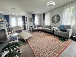 Muratpaşa Güzeloba Mah. Kiralık Daire 3+1 280 M2 | 1. Kat | Klima | 3 Banyo