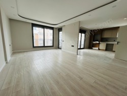 Muratpaşa Varlık Mah. Satılık Daire 5+1 280 M2 | Çatı Dubleksi | Doğalgaz(Kombi) | 3 Banyo