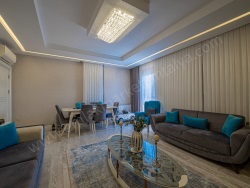 Konyaaltı Uncalı Mah. Satılık Daire 6+2 380 M2 | 3. Kat | Doğalgaz(Kombi) | 4 Banyo