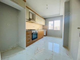 KIZILTOPRAK TA MEYDAN KAVŞAĞINA 1 DK. TRAMVAY YAKINI ARAKAT 2+1