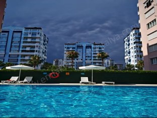 KONYAALTI HAVUZLU SİTEDE MİMAR ÖZEL TASARIMLI LÜKS 3+1 BAHÇE KATI 