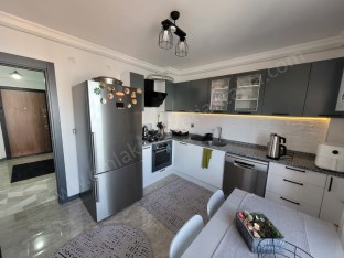 HÜSNÜ KARAKAŞTA SİTE İÇİNDE ASANSÖRLÜ 2+1 ARAKAT GENİŞ AYRI MUTFAK DAİRE 