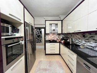 ONUR SİTESİNDE ,  ARAKAT D.GAZLI EBV. BANYOLU 170 M² 3+1