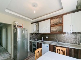 HABİBLERDE TRAMVAY YAKINI SİTE İÇERİSİNDE HAVUZLU 2+1 ARAKAT 